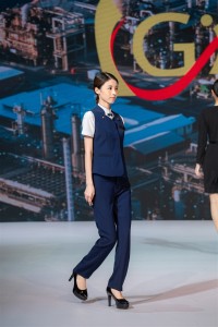 BD-MO-090   訂購馬甲前台制服    設計時尚領口   舒適   端莊   修身  抗皺 有型 透氣 真人試穿 模特示範   前台制服工廠 側面照
